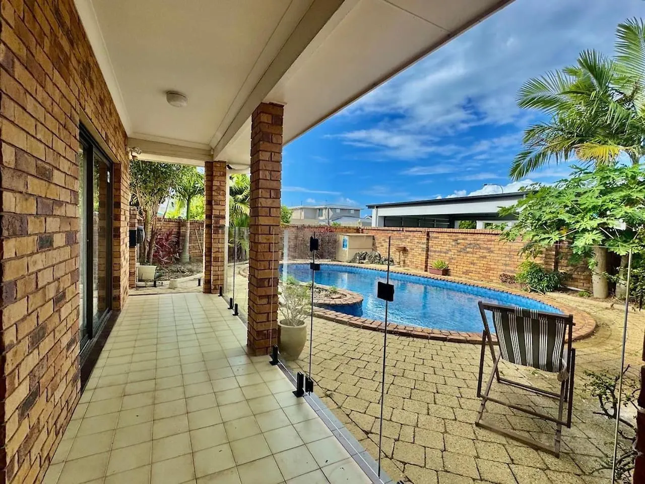 Boomerang Retro 70S Family Home Waterfront Pool Gold Coast