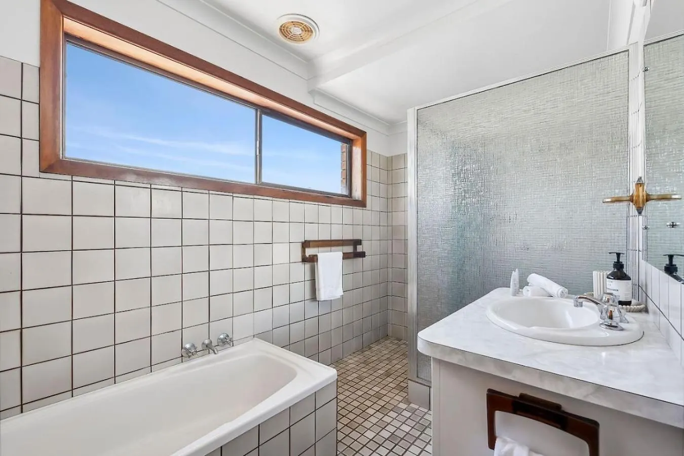 Hébergement de vacances Boomerang Retro 70S Family Home Waterfront Pool Gold Coast Australie