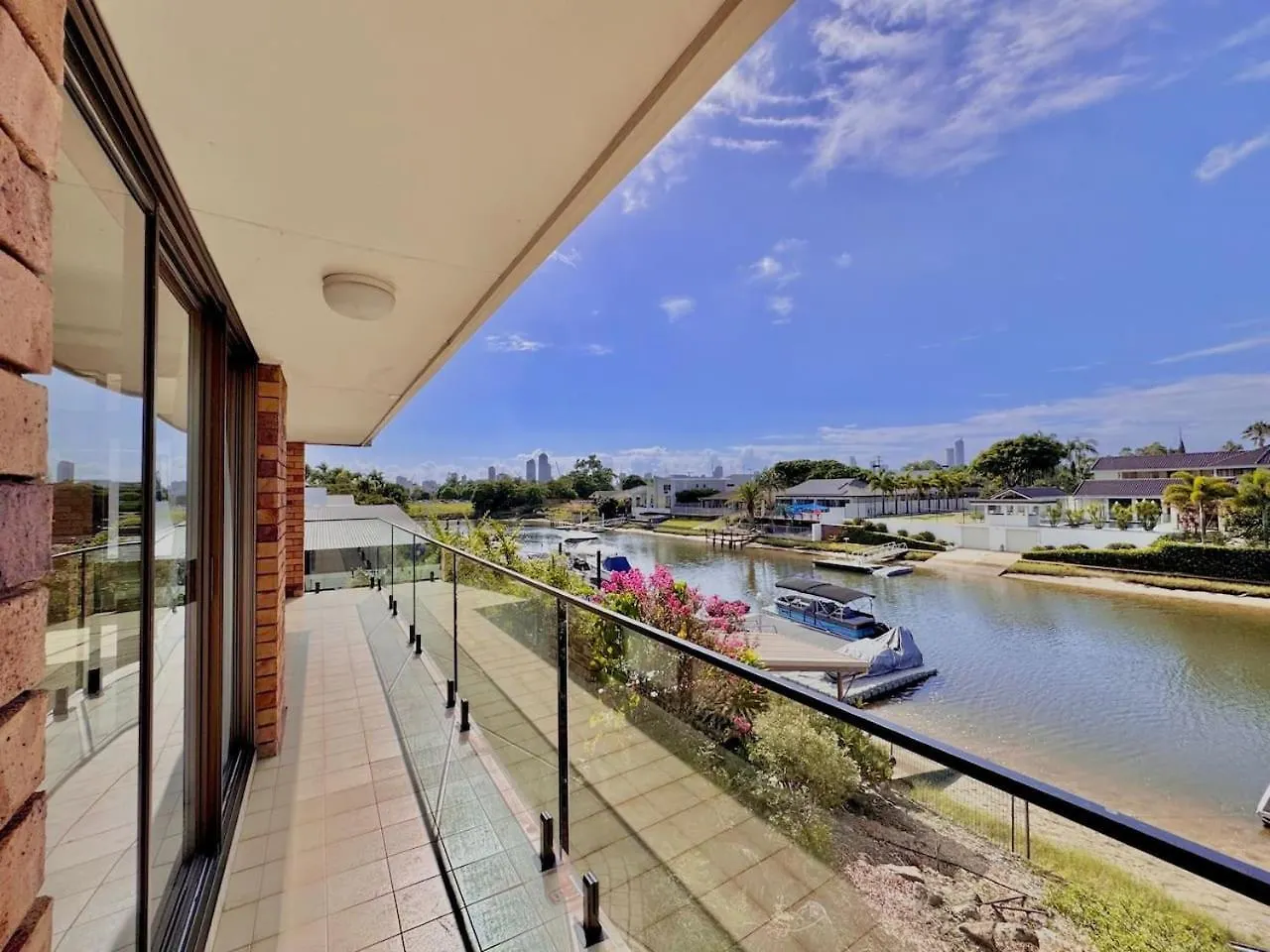Hébergement de vacances Boomerang Retro 70S Family Home Waterfront Pool Gold Coast Australie
