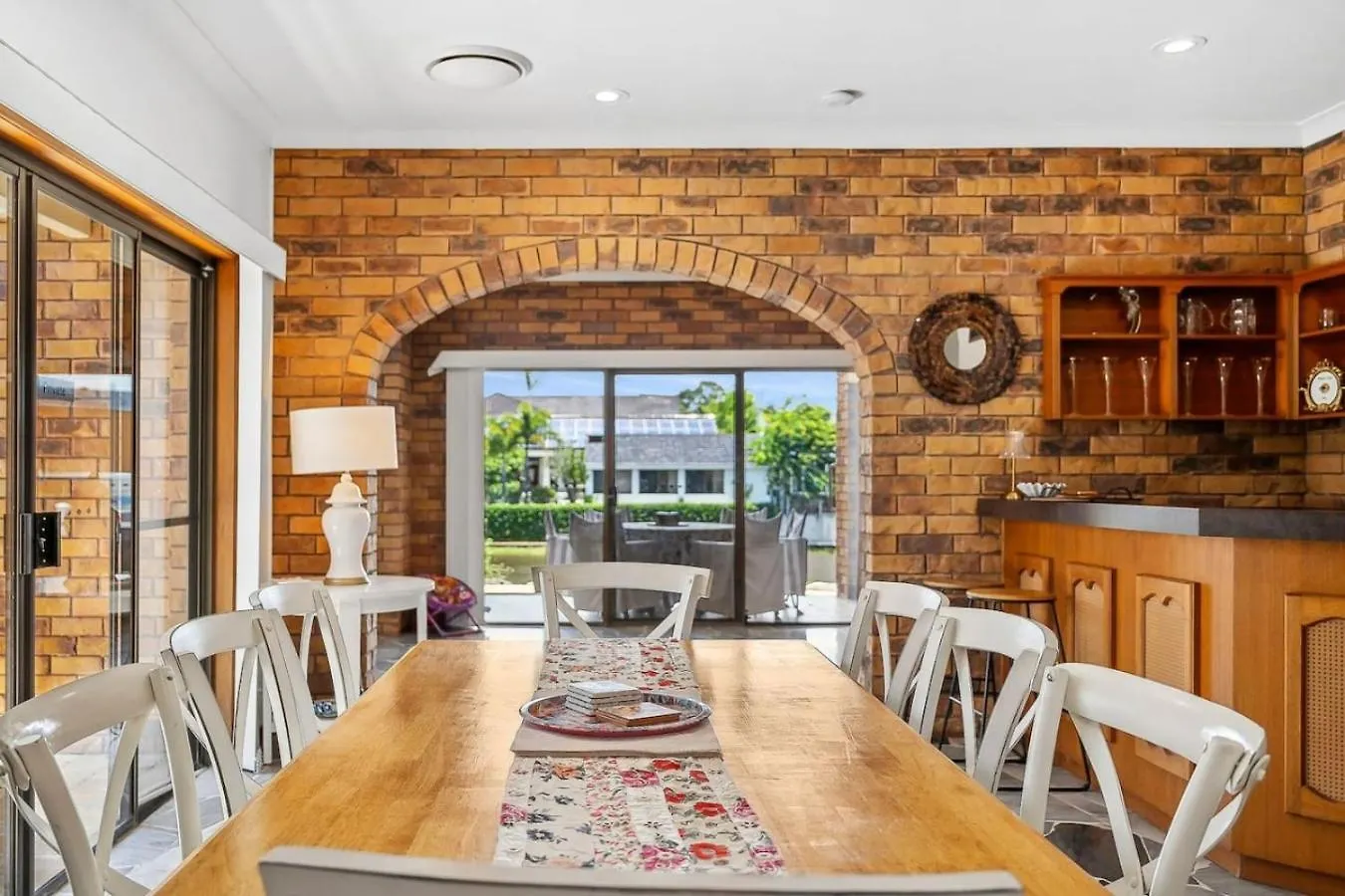 Boomerang Retro 70S Family Home Waterfront Pool Gold Coast