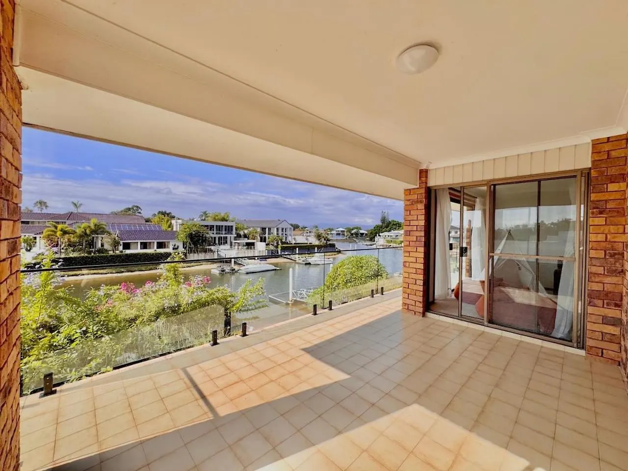 Boomerang Retro 70S Family Home Waterfront Pool Gold Coast