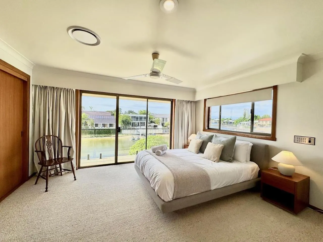 Boomerang Retro 70S Family Home Waterfront Pool Gold Coast 0*,